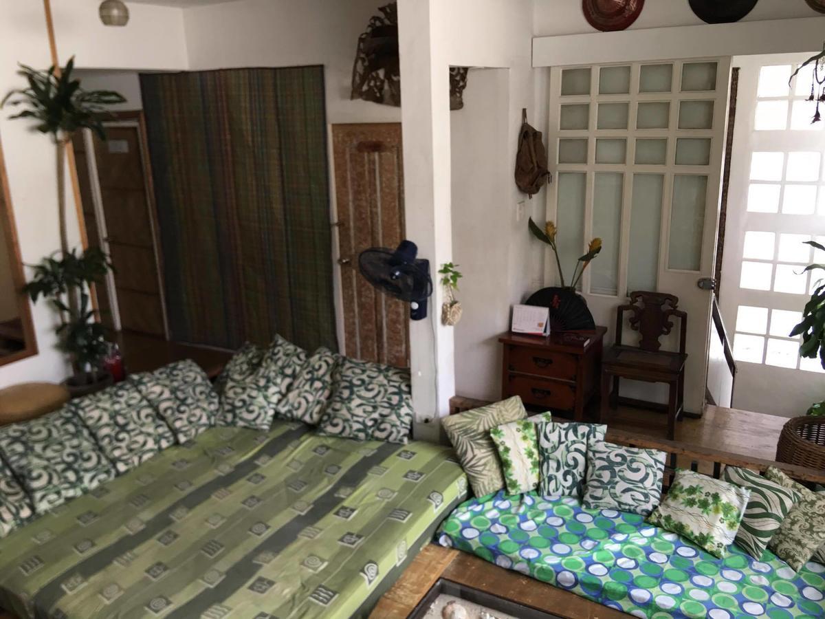 Humble Hut Hostel Манила Экстерьер фото