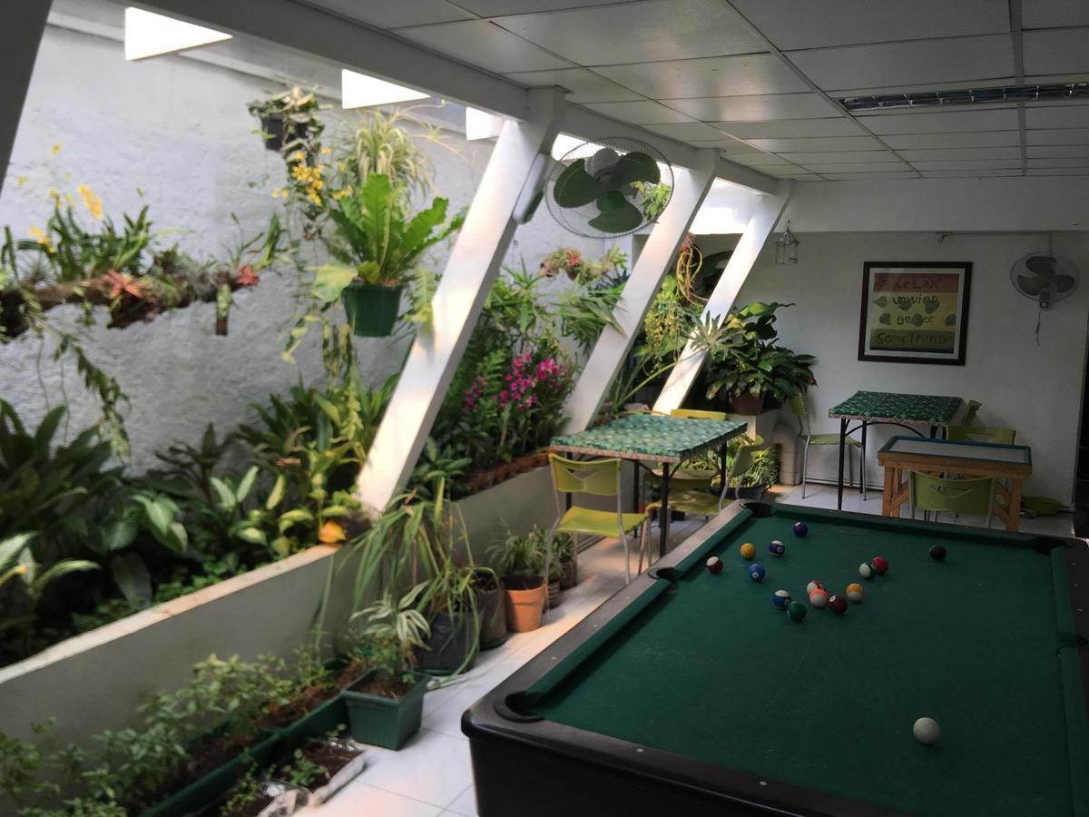 Humble Hut Hostel Манила Экстерьер фото