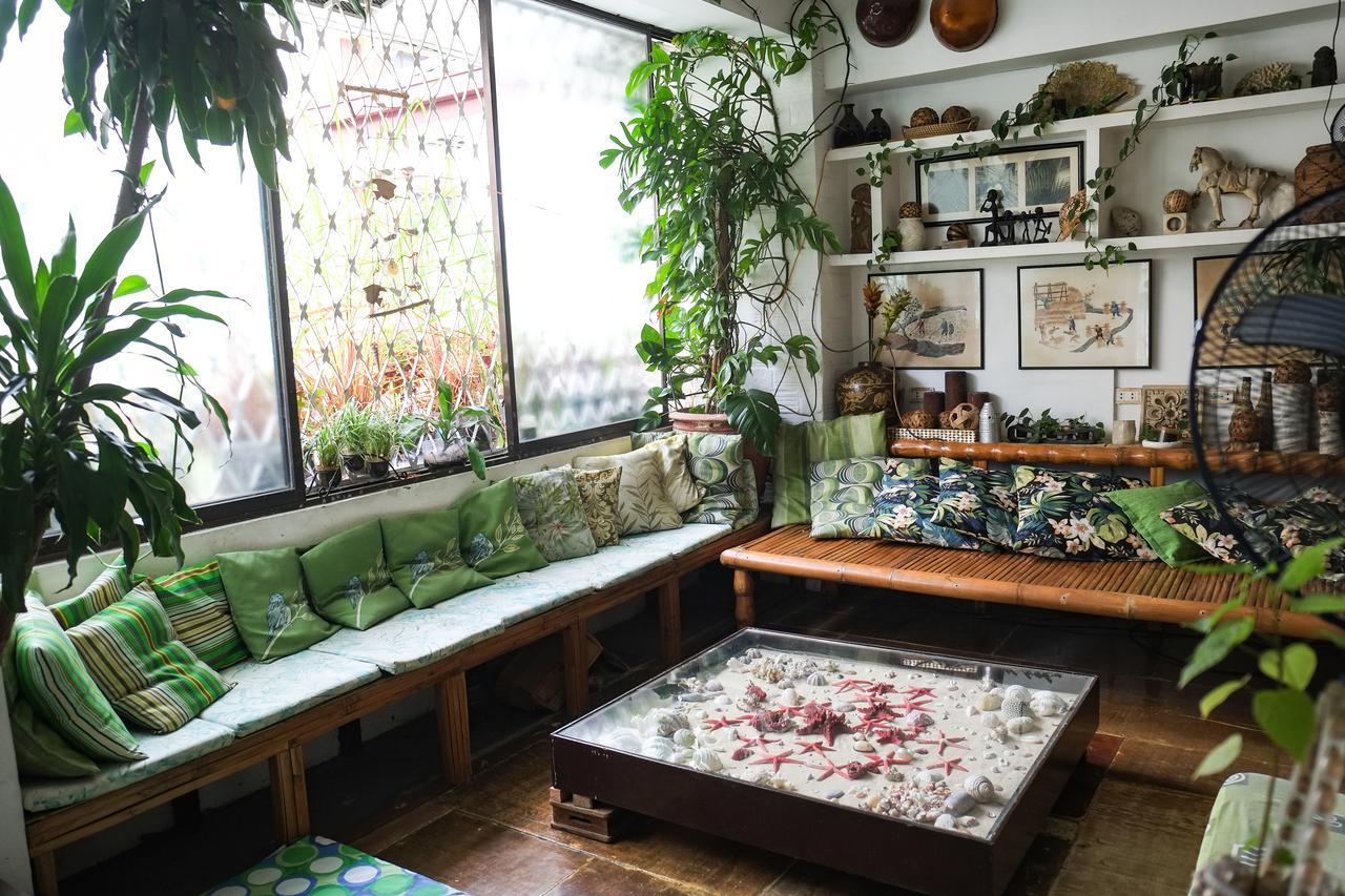 Humble Hut Hostel Манила Экстерьер фото