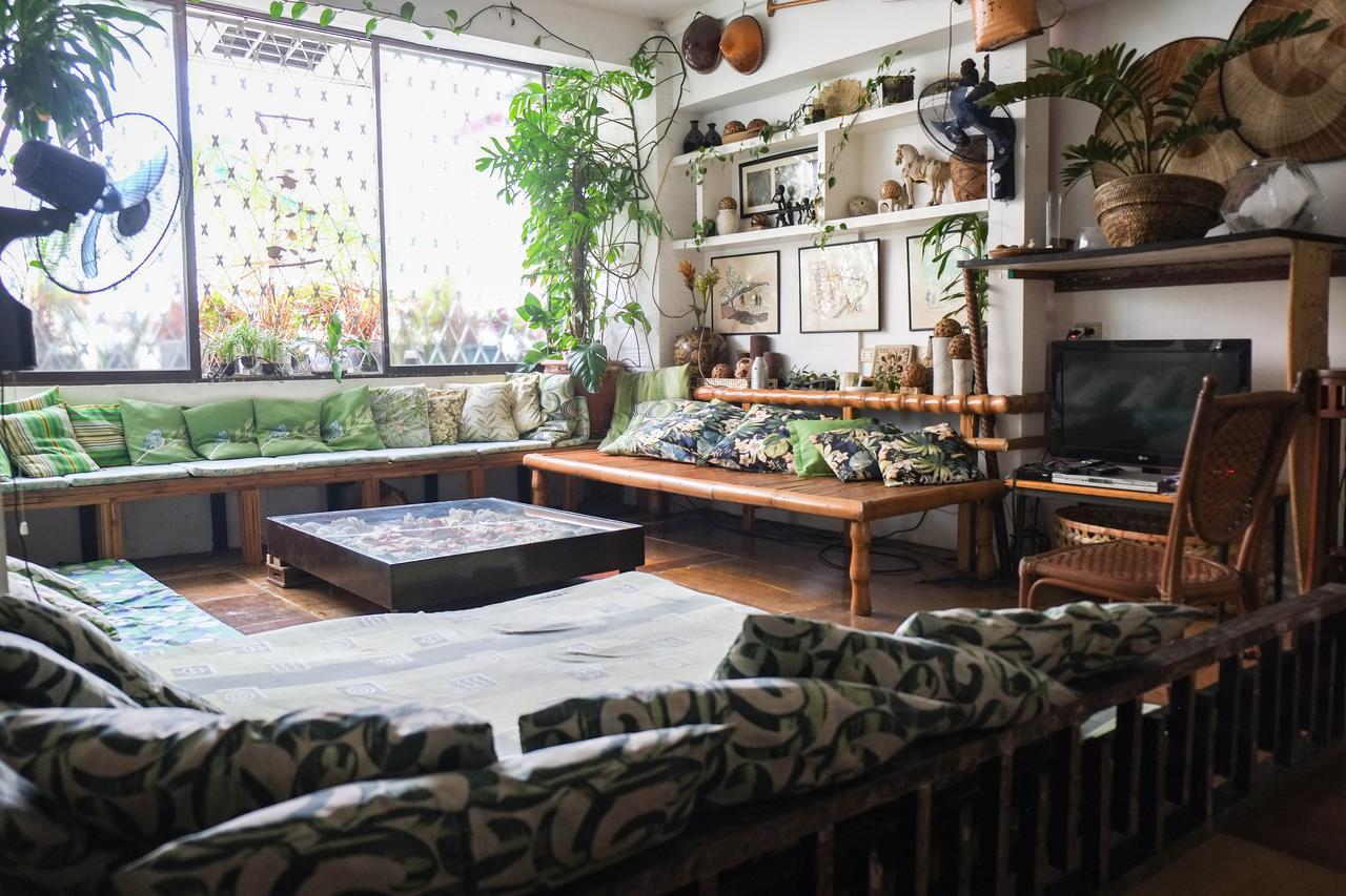 Humble Hut Hostel Манила Экстерьер фото