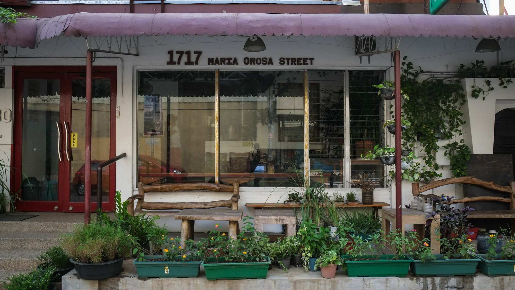 Humble Hut Hostel Манила Экстерьер фото