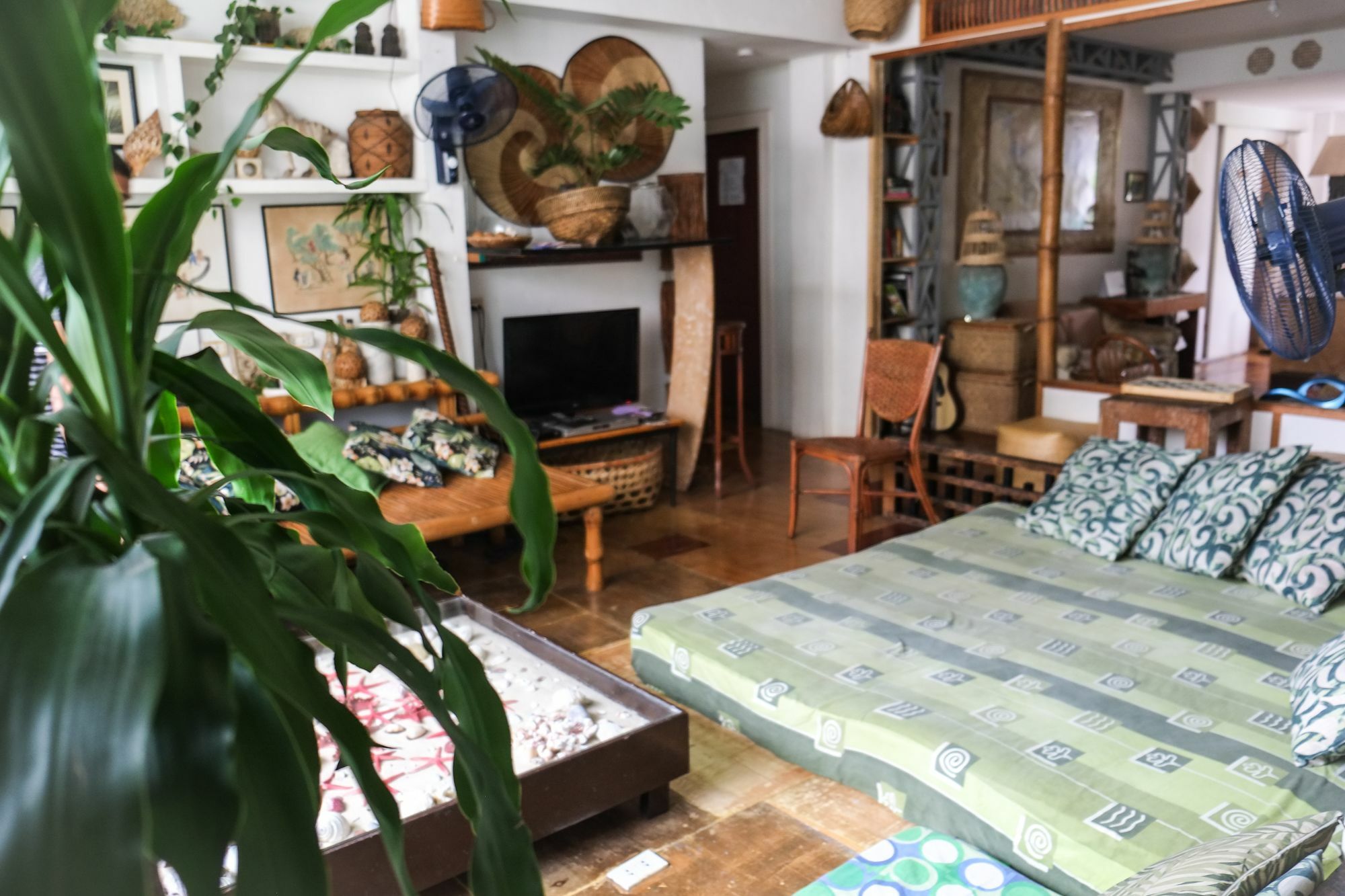 Humble Hut Hostel Манила Экстерьер фото
